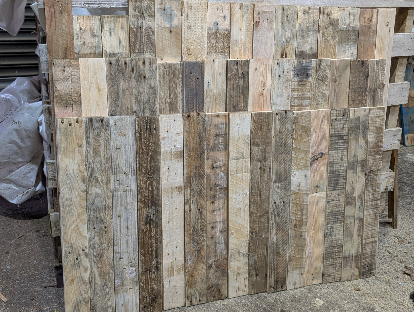 30 Rustic Reclaimed Pallet Planks - Unique Wall Cladding